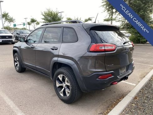 Used 2018 Jeep Cherokee Trailhawk w/ Cold Weather Group AWD/4WD image 2