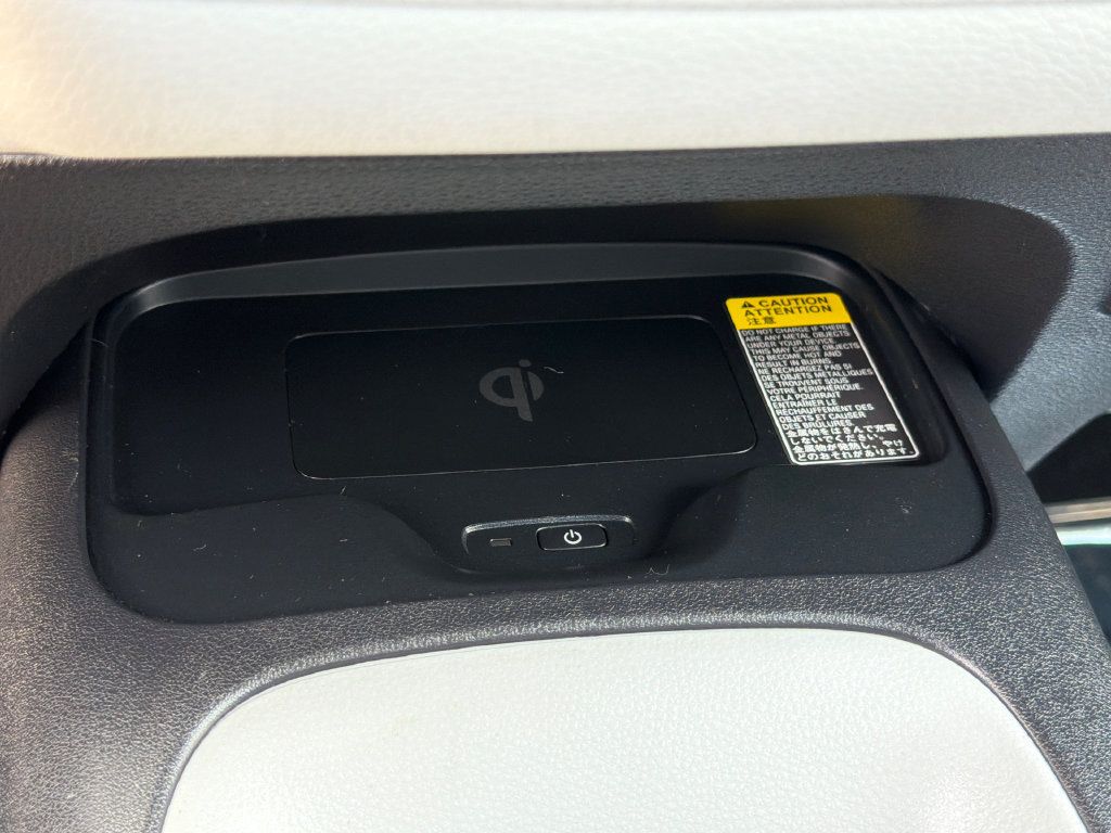 Used 2025 Toyota Corolla SE w/ SE Premium Package FWD image 31