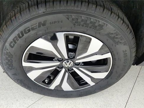 Used 2025 Volkswagen Atlas SE image 59