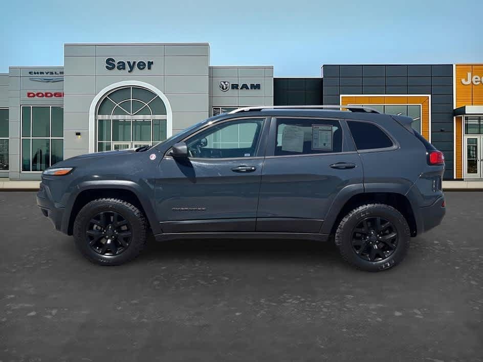 Used 2016 Jeep Cherokee Trailhawk w/ Comfort/Convenience Group AWD/4WD image 4