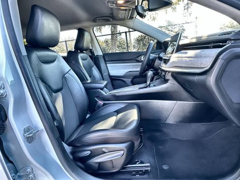 Used 2022 Jeep Compass Latitude image 13