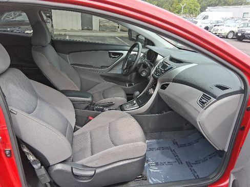 Used 2013 Hyundai Elantra image 16