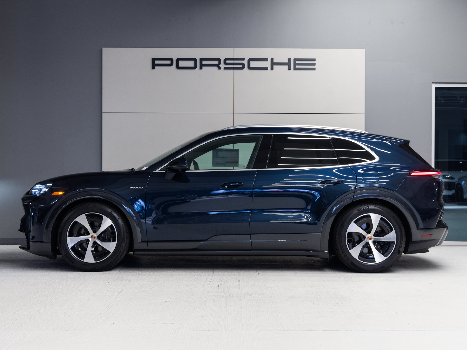Certified 2026 Porsche Cayenne Electric AWD/4WD image 2