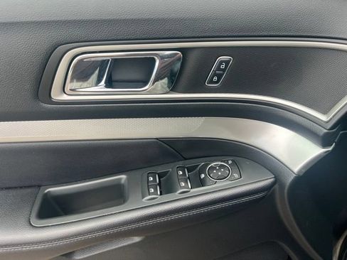 Used 2016 Ford Explorer XLT w/ Equipment Group 202A FWD image 24