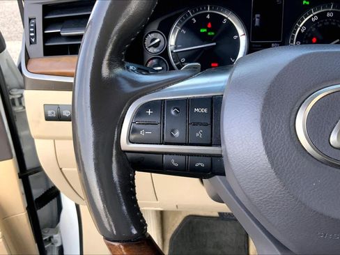 Used 2020 Lexus LX 570 4WD w/ Luxury Package image 23