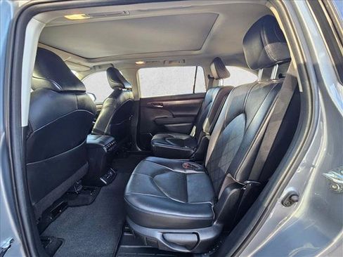 Used 2023 Toyota Highlander Platinum AWD/4WD image 15