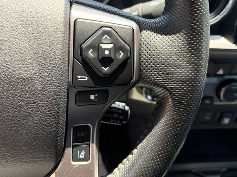 Used 2022 Toyota Tacoma Limited AWD/4WD image 18