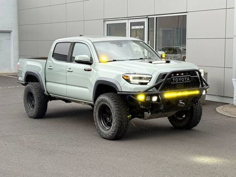Used 2021 Toyota Tacoma TRD Pro AWD/4WD image 2