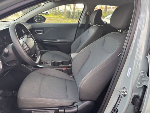 Used 2025 Kia K4 LXS image 37