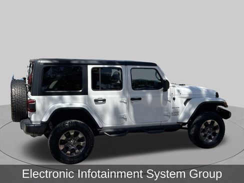 Used 2018 Jeep Wrangler Unlimited Sahara AWD/4WD image 6