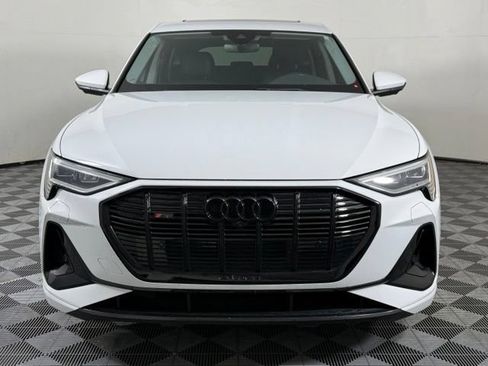 Used 2022 Audi e-tron Premium Plus w/ Premium Plus Package AWD/4WD image 11