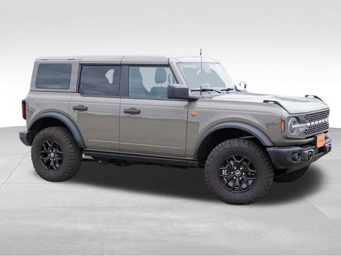 Certified 2025 Ford Bronco Badlands AWD/4WD image 3