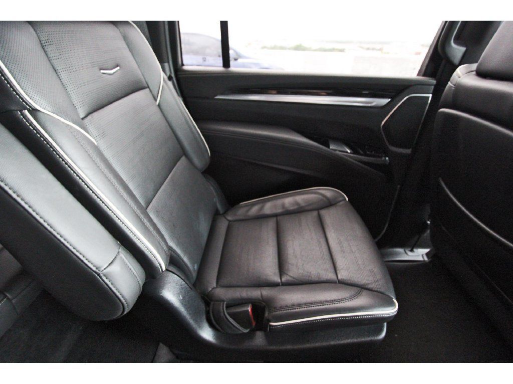 Used 2025 Cadillac Escalade ESV Sport AWD/4WD image 11