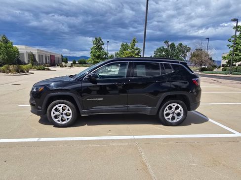 Used 2025 Jeep Compass Latitude w/ Sun & Sound Group AWD/4WD image 2