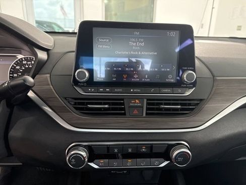 Used 2024 Nissan Altima 2.5 SV FWD image 23
