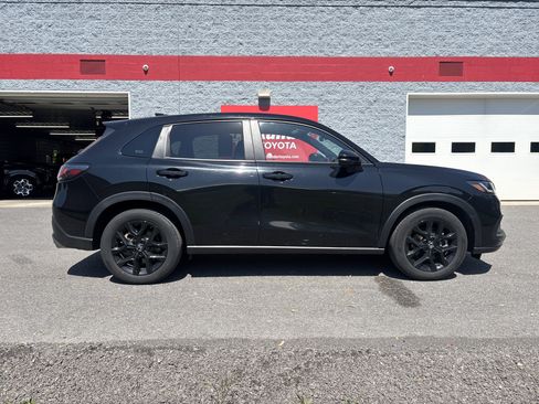Used 2025 Honda HR-V Sport image 2