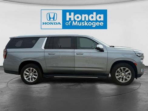 Used 2023 Chevrolet Suburban Premier RWD image 4