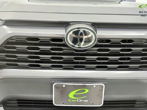 Used 2023 Toyota RAV4 XLE w/ Convenience Package FWD image 23