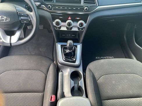 Used 2019 Hyundai Elantra SE w/ Cargo Package FWD image 10