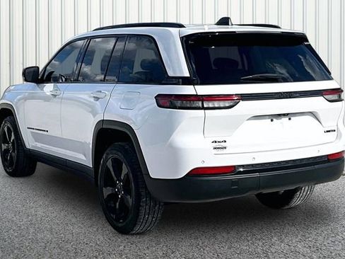 Used 2023 Jeep Grand Cherokee Limited w/ Black Appearance Package image 11