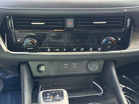 Certified 2025 Nissan Rogue Platinum image 26