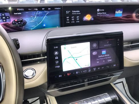 Used 2025 Lincoln Nautilus Premier image 18