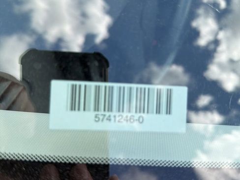 Used 2025 Hyundai Venue SEL image 9