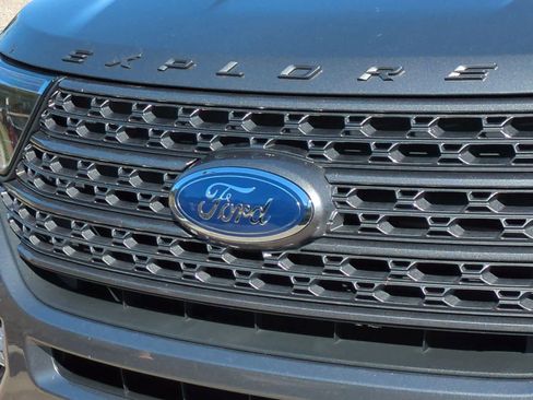 Used 2022 Ford Explorer XLT w/ Equipment Group 202A image 12