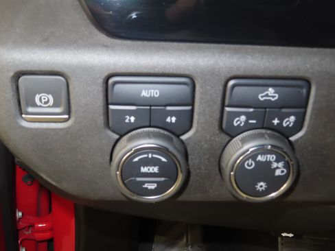 Used 2022 Chevrolet Silverado 1500 LT AWD/4WD image 28