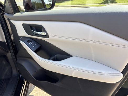 Used 2025 Nissan Rogue SL w/ SL Premium Package image 13