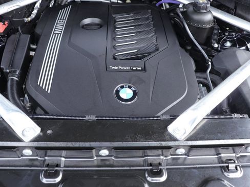 Used 2022 BMW X5 xDrive40i w/ M Sport Package AWD/4WD image 37