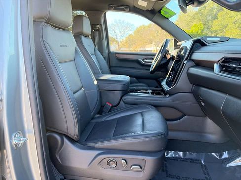 Certified 2025 GMC Yukon Denali image 28