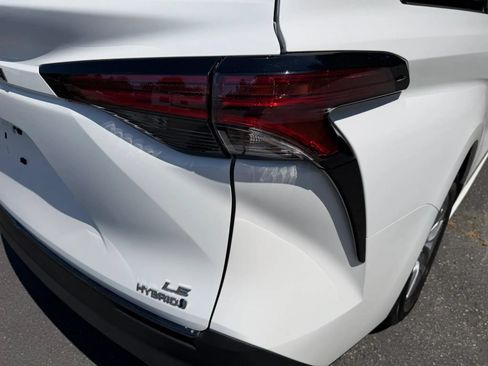 Used 2022 Toyota Sienna LE AWD/4WD image 21