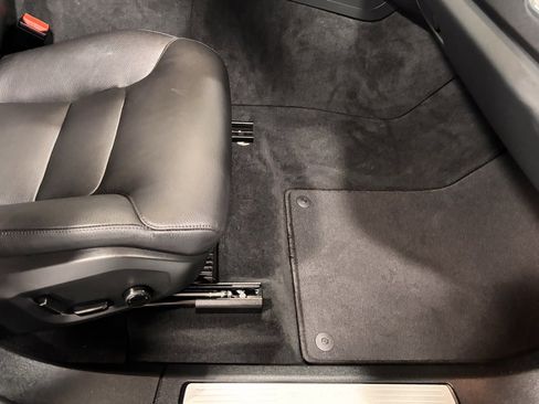 Certified 2025 Volvo XC60 B5 Plus image 17