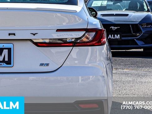 Used 2025 Toyota Camry SE image 15