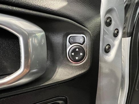 Used 2022 Jeep Wrangler Unlimited Sahara image 28