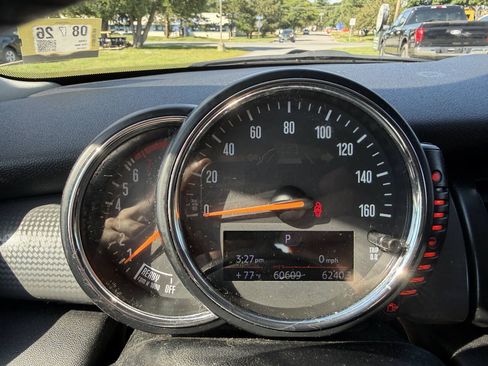 Used 2015 MINI Cooper 4-Door Hardtop FWD image 11