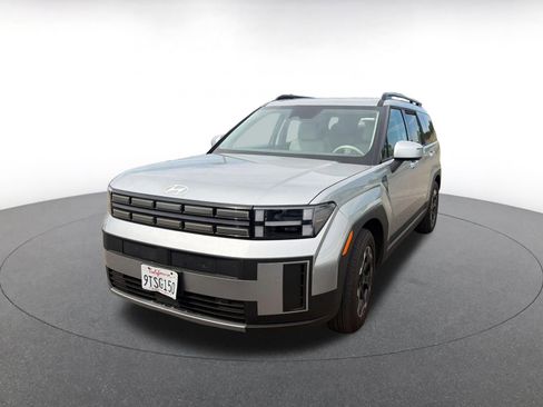 Used 2025 Hyundai Santa Fe SEL image 3