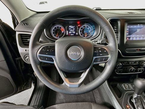Used 2019 Jeep Cherokee Latitude w/ Popular Appearance Group FWD image 11