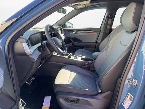 New 2026 Volkswagen Tiguan SE R-Line AWD/4WD image 9