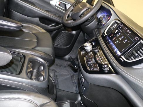 Used 2022 Chrysler Pacifica Touring-L w/ S Appearance Package FWD image 45