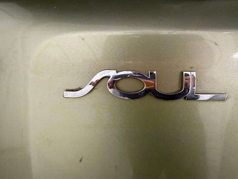Used 2012 Kia Soul FWD image 20