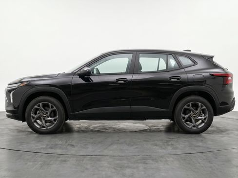Used 2025 Chevrolet Trax LT FWD image 5