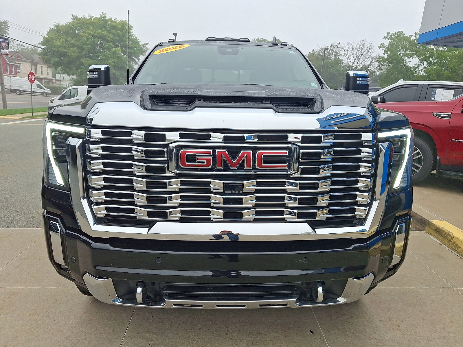 Used 2025 GMC Sierra 2500 Denali AWD/4WD image 2