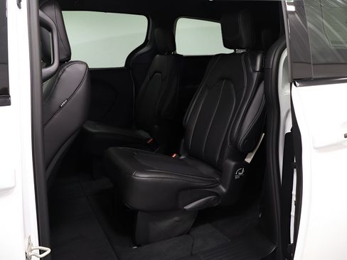 New 2026 Chrysler Pacifica Select w/ S Appearance Package FWD image 11