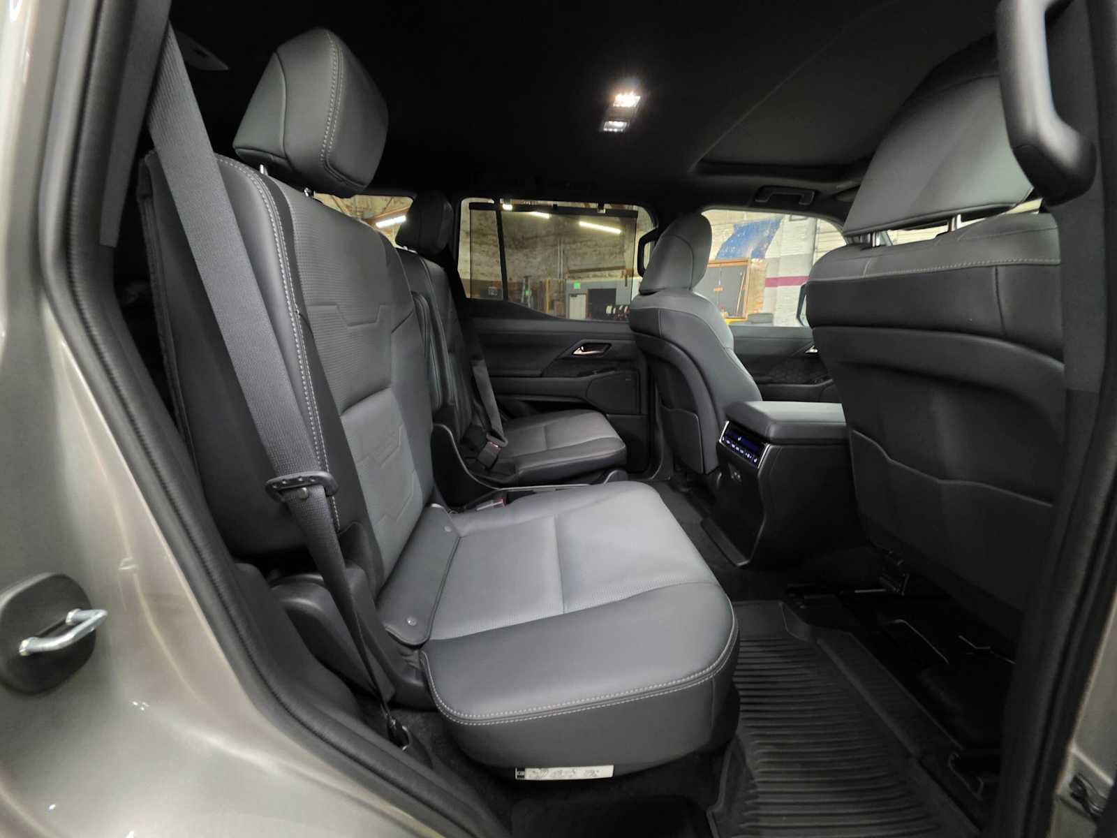 Used 2024 Lexus GX 550 w/ Cold Area Package AWD/4WD image 12