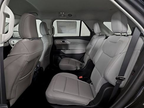 Used 2026 Ford Explorer Active w/ Active Comfort Package RWD image 9