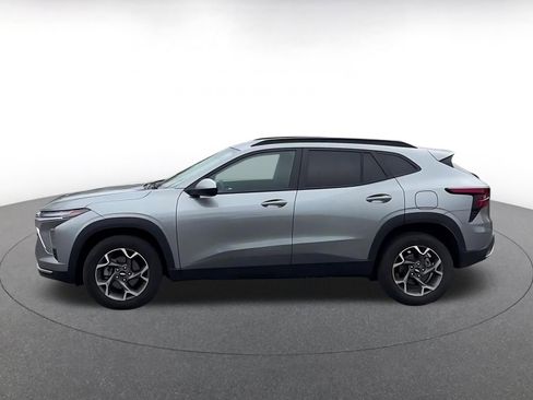 Used 2025 Chevrolet Trax LT image 9