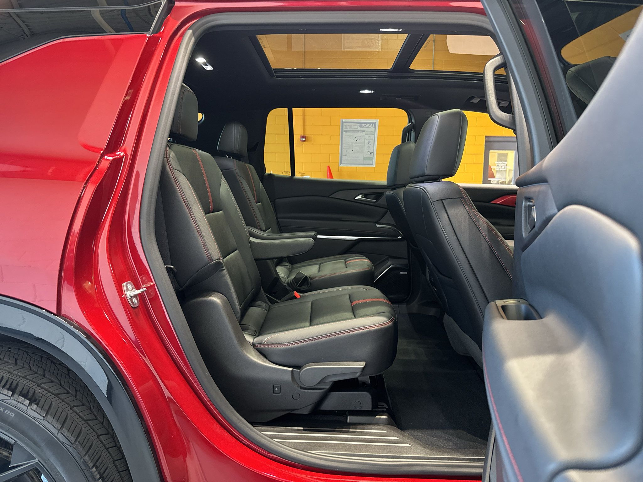 Used 2026 Chevrolet Traverse RS AWD/4WD image 21
