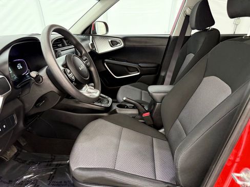 Used 2023 Kia Soul LX w/ LX Technology Package image 11